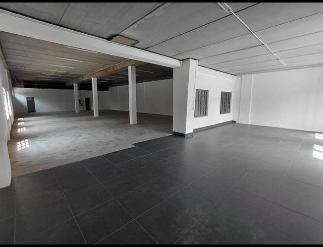 429M² OFFICE TO LET IN HALFWAY GARDENS